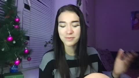 Snapshot of girl_sue chatting on December 29, 2024, 9:20 pm girl_sue online show from December 29, 2024, 9:20 pm