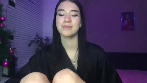 Snapshot of girl_sue chatting on January 3, 2025, 12:43 am girl_sue online show from January 3, 2025, 12:43 am