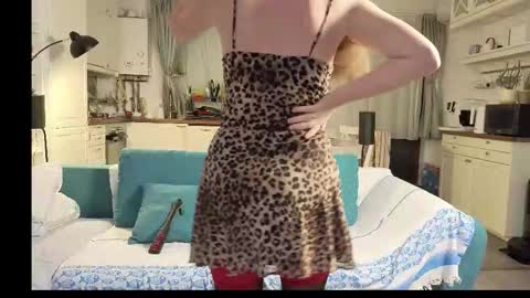 Girlfriend online show from November 16, 2025, 3:28 pm