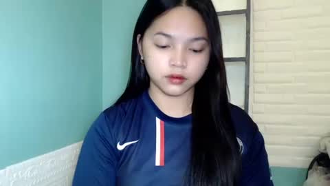 Rhaine online show from October 6, 2025, 8:23 am