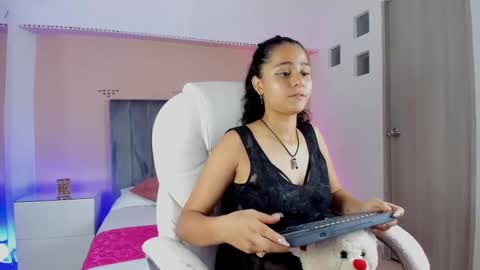 GISELLE ROLDAN online show from September 10, 2025, 3:39 am