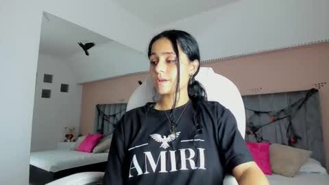 GISELLE ROLDAN online show from October 11, 2025, 4:22 am