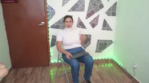 Snapshot of gisellecarter_ chatting on November 4, 2025, 5:45 pm Giselle online show from November 4, 2025, 5:45 pm