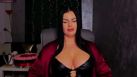 Giulia online show from December 3, 2024, 3:20 am