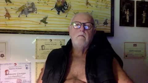 giutomma930394 online show from December 4, 2025, 1:53 pm