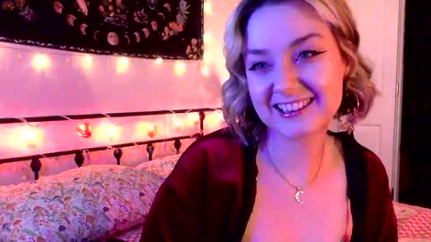 givemesweetdreams online show from November 12, 2025, 1:28 am
