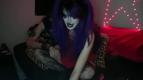 Snapshot of gl00my_gh0ul chatting on October 27, 2025, 3:21 am Gloomy online show from October 27, 2025, 3:21 am