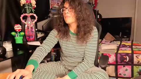 Snapshot of glaceon9 chatting on February 17, 2025, 5:25 am glaceon9 online show from February 17, 2025, 5:25 am