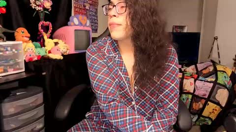 Snapshot of glaceon9 chatting on October 5, 2025, 2:37 pm glaceon9 online show from October 5, 2025, 2:37 pm