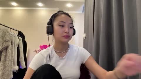 Mia online show from March 18, 2026, 10:29 am