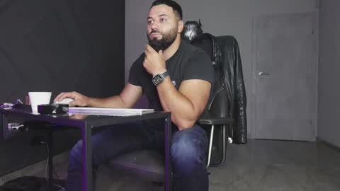 Matthew .. for short call me Matt online show from October 4, 2025, 6:28 pm