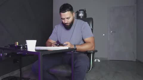 Matthew .. for short call me Matt online show from October 5, 2025, 8:07 pm