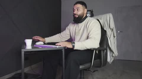 Matthew .. for short call me Matt online show from November 1, 2025, 11:18 pm