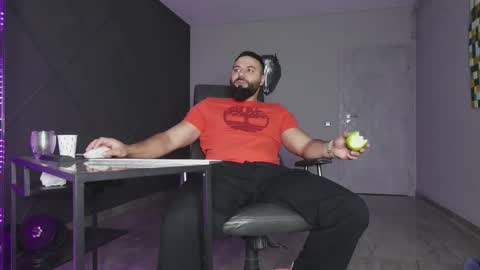 Matthew .. for short call me Matt online show from November 26, 2025, 4:02 am