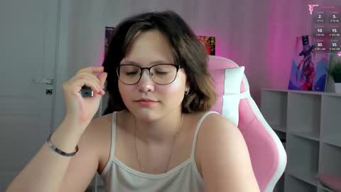 Snapshot of glimmer_goddesss chatting on November 5, 2025, 9:20 am glimmer_goddesss online show from November 5, 2025, 9:20 am