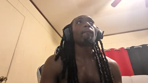 glomightyj online show from December 17, 2025, 5:13 am