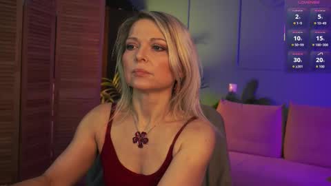 Snapshot of gloria_lovely chatting on October 9, 2025, 10:35 am Gloria online show from October 9, 2025, 10:35 am