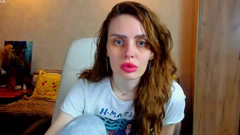 Gloria Wood online show from May 14, 2026, 6:26 pm