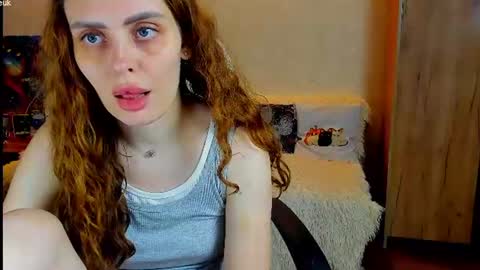 Snapshot of gloria_wood chatting on July 4, 2026, 8:26 pm Gloria Wood online show from July 4, 2026, 8:26 pm