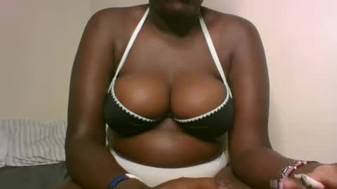 Snapshot of glorious_t chatting on December 5, 2024, 2:31 am glorious_t online show from December 5, 2024, 2:31 am