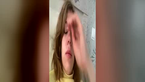  Roxy  online show from June 25, 2026, 2:44 am