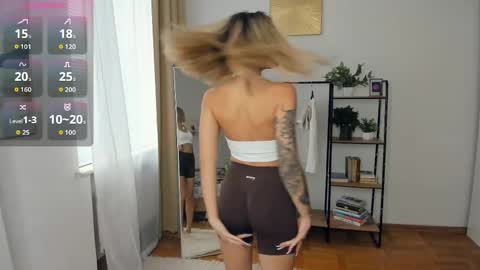 Snapshot of glossybabe_ chatting on September 12, 2025, 7:08 am Cherry online show from September 12, 2025, 7:08 am