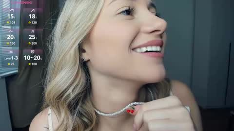 Snapshot of glossybabe_ chatting on October 17, 2025, 7:22 am Cherry online show from October 17, 2025, 7:22 am