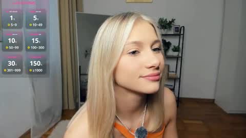 Snapshot of glossybabe_ chatting on October 28, 2025, 7:34 am Cherry online show from October 28, 2025, 7:34 am