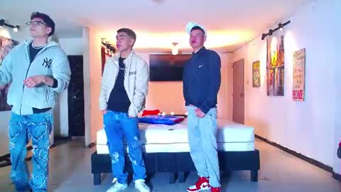 THOMAS AND DAMIAND online show from June 26, 2026, 5:12 am