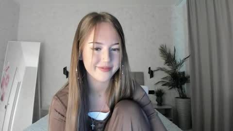 Snapshot of go0d_grl chatting on October 5, 2025, 8:01 am Lina online show from October 5, 2025, 8:01 am