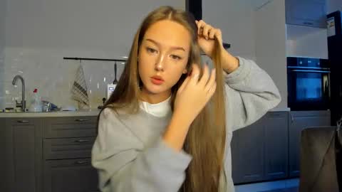 Snapshot of go0d_grl chatting on December 17, 2025, 8:31 am Lina online show from December 17, 2025, 8:31 am