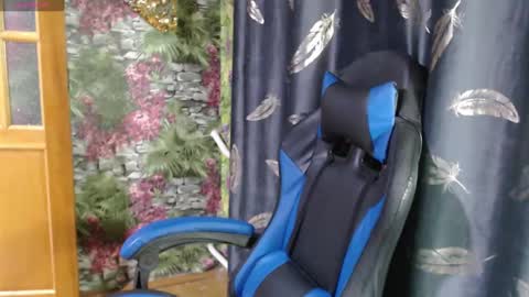 Snapshot of goddess57 chatting on February 26, 2025, 12:58 pm Goddess online show from February 26, 2025, 12:58 pm