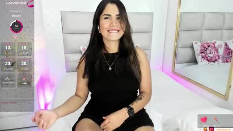 Mia online show from November 14, 2025, 3:49 am