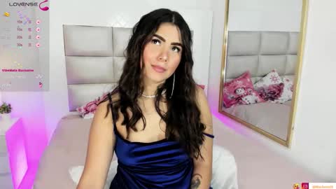 Mia online show from December 15, 2025, 3:11 am