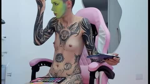 vee online show from October 31, 2025, 10:11 pm