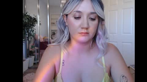 Snapshot of goddessemmy chatting on November 7, 2025, 1:22 pm Goddess Emmy online show from November 7, 2025, 1:22 pm