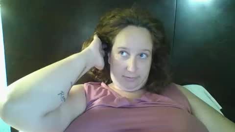 Snapshot of goddessmilfcrysyal chatting on April 21, 2026, 12:34 am Crystal online show from April 21, 2026, 12:34 am