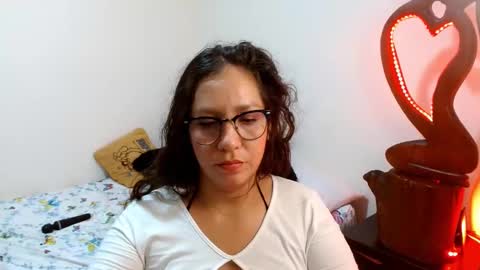 Snapshot of goddessnahi chatting on December 17, 2024, 6:02 am Naih Reyes online show from December 17, 2024, 6:02 am