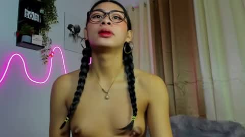 Snapshot of goddessnianxx chatting on February 11, 2026, 1:43 am Kyla and Nian online show from February 11, 2026, 1:43 am