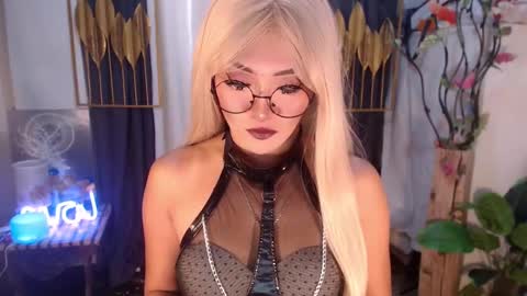 quinnie online show from January 13, 2025, 1:02 am