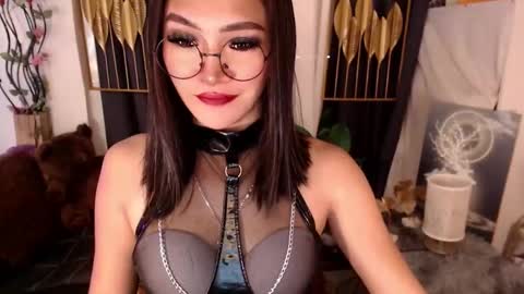 quinnie online show from March 8, 2025, 1:28 am