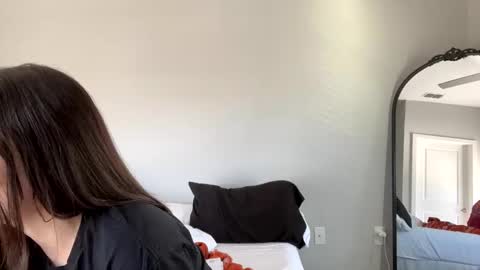 Goddess Raven online show from January 4, 2025, 4:00 pm