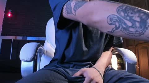 Snapshot of godly_huan chatting on December 15, 2024, 8:41 am HUAN online show from December 15, 2024, 8:41 am