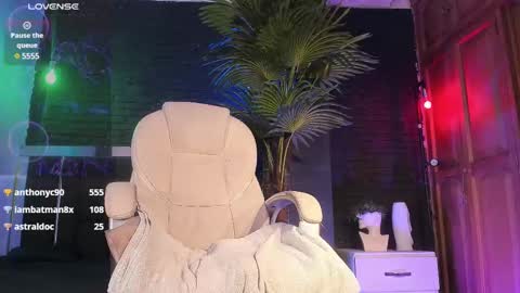 Snapshot of godly_huan chatting on February 16, 2025, 1:58 am HUAN online show from February 16, 2025, 1:58 am