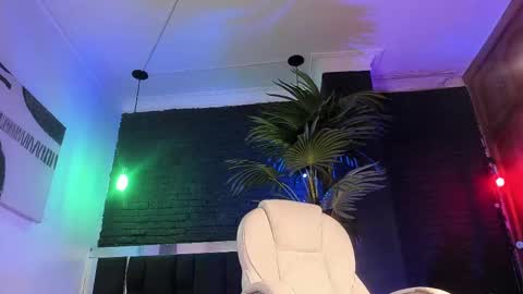 Snapshot of godly_huan chatting on February 21, 2025, 9:34 am HUAN online show from February 21, 2025, 9:34 am