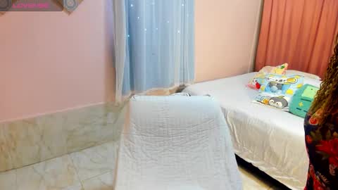 Snapshot of gold_curlscb chatting on September 25, 2025, 6:44 pm Mary online show from September 25, 2025, 6:44 pm