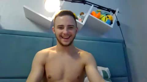 Snapshot of golden_boyyy21 chatting on January 11, 2025, 8:00 am Golden boyyy21 online show from January 11, 2025, 8:00 am