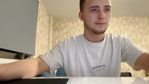 Snapshot of golden_boyyy21 chatting on January 22, 2025, 5:28 pm Golden boyyy21 online show from January 22, 2025, 5:28 pm