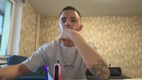 Snapshot of golden_boyyy21 chatting on February 4, 2025, 1:06 pm Golden boyyy21 online show from February 4, 2025, 1:06 pm