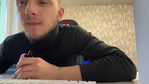 Snapshot of golden_boyyy21 chatting on February 8, 2025, 11:01 am Golden boyyy21 online show from February 8, 2025, 11:01 am